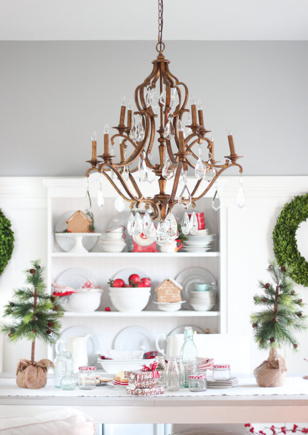 Christmas Decorating for Small Spaces - MarilenStyles.com